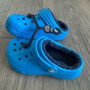 NWOT Crocs 203874 Classic Fur Lined Clog Bright Blue Slip On Clog Shoes C10